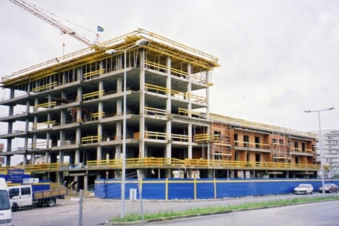 Edifício de Habitação Multifamiliar e Comércio